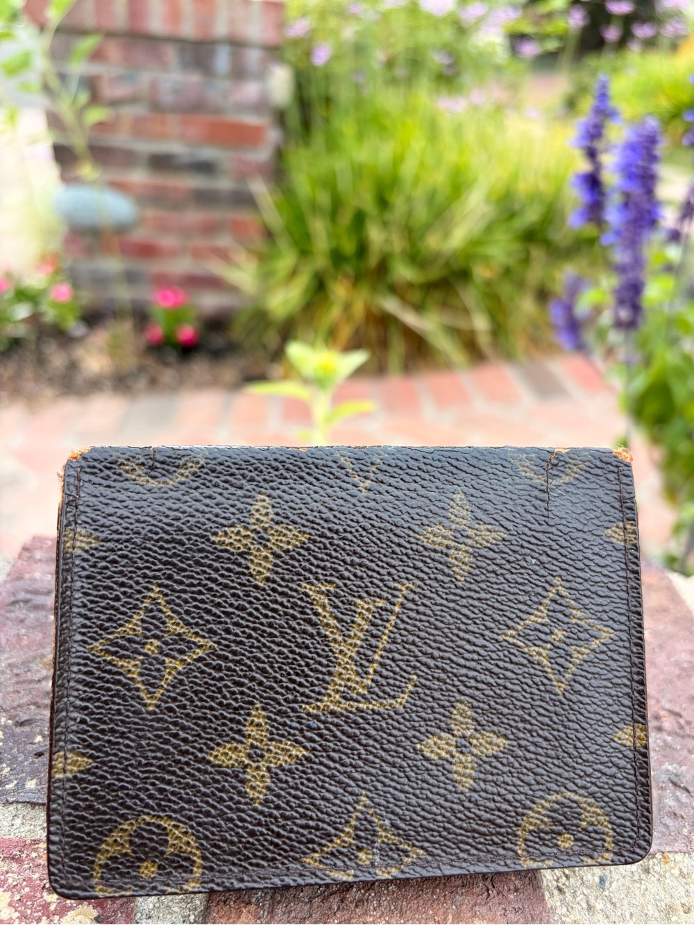 Louis Vuitton Monogram ID Card Wallet Auth 1995
Date Code Unisex Damaged